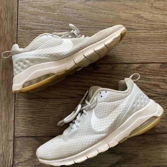 Nike shoes - Picture 4 of 5